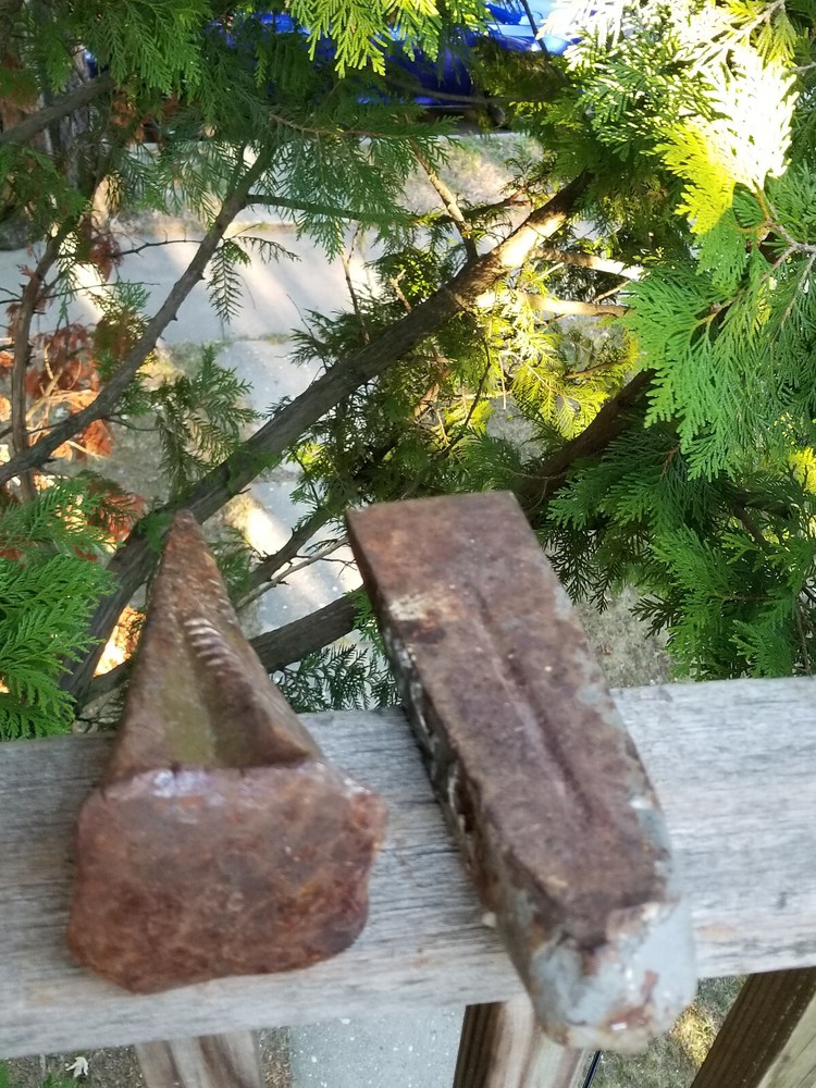 2 MANUAL WEDGE LOG SPLITTERS