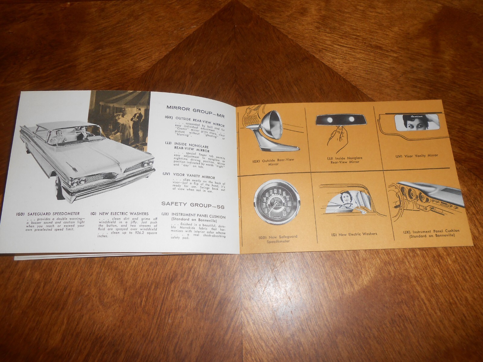 1959 PONTIAC OPTIONS & ACCESSORIES BROCHURE / 16 p. BOOK with ORDER CODES & More