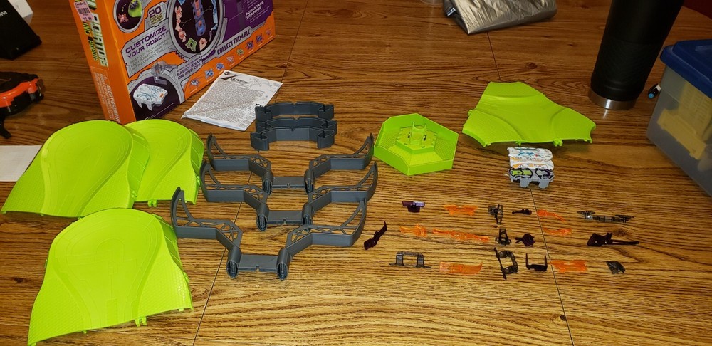 HEXBUG Gladiators Battling Robots Stadium Gladiators Included incomplete