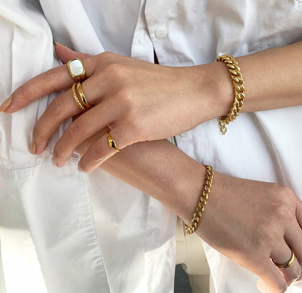 DREW GOLD PINKY SIGNET RING