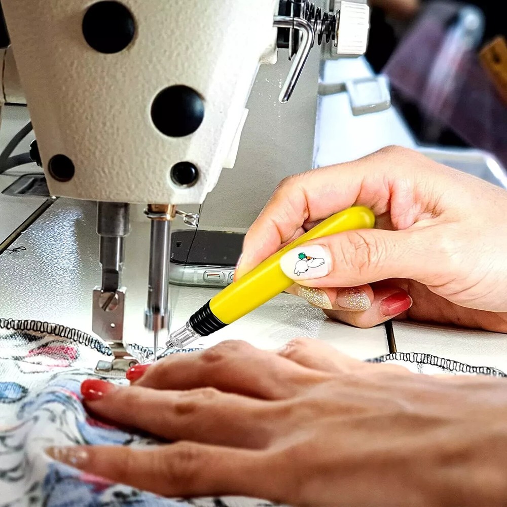 THE THREAD LITE Needle Threader Led Light Sewing Aids Tools Wire Loop DIY