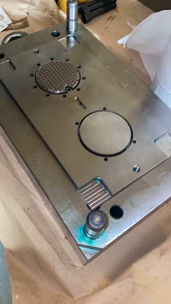 Injection molding service, plastics contract manufacturing