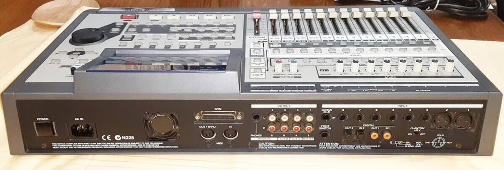 Roland VS-1824 CD Multi Track Digital Recorder Lightly Player