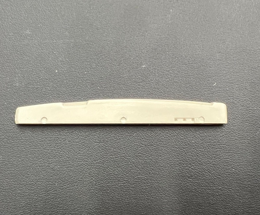 Saddle 3 notch 72x8.2x2.8mm (V34896)