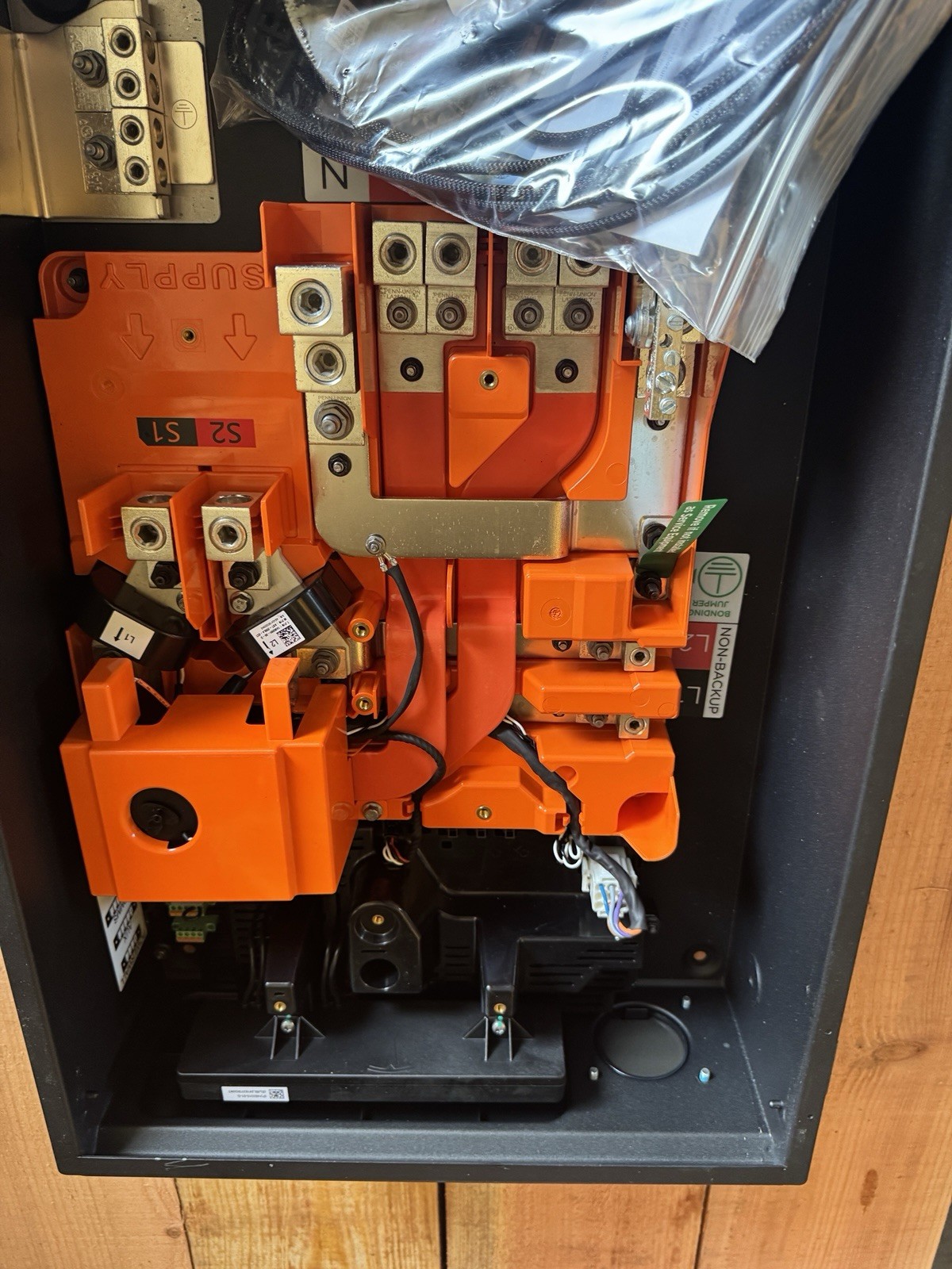 Tesla Backup Gateway 2 120/240v AC, TPN 1232100-00-H