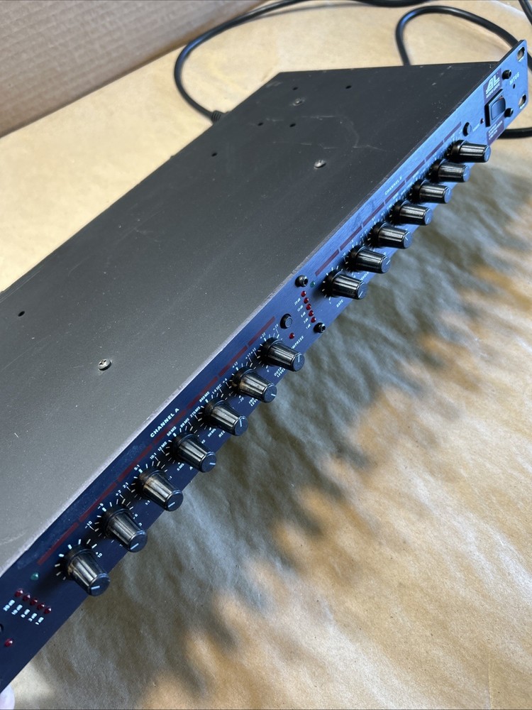 AUDIO LOGIC MT66 PRO Stereo Compressor Limiter - Powers On - Untested