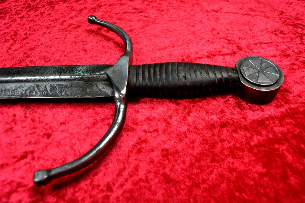 Medieval one-handed sword - Made by a master craftsman
