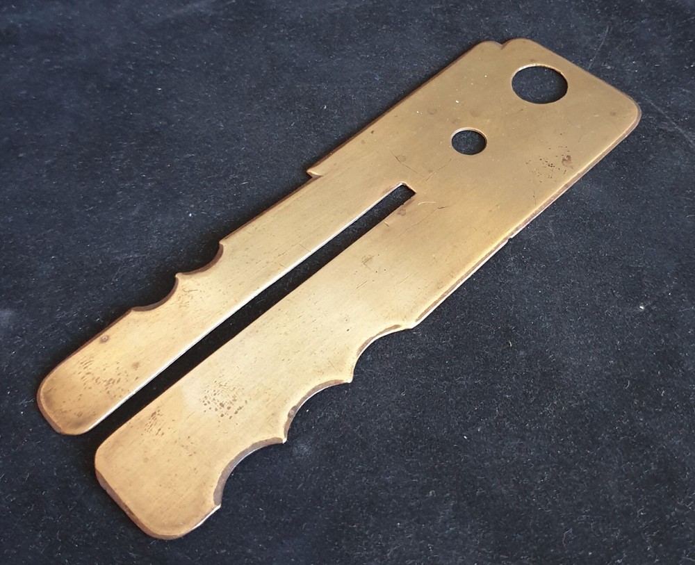 WW2 British RAF Battle of Britain Airman's Brass Button Cleaner - Dated 1940