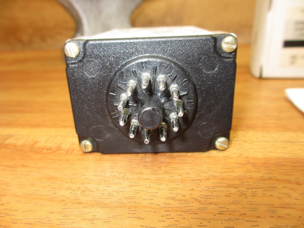 Square D 9050JCK43V20 Solid State Timing Relay, .6-60 sec, New Open Box