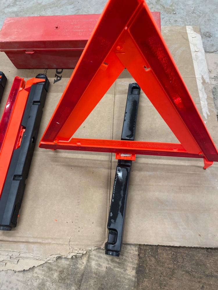 KD 610 4645 Emergency Triangle used