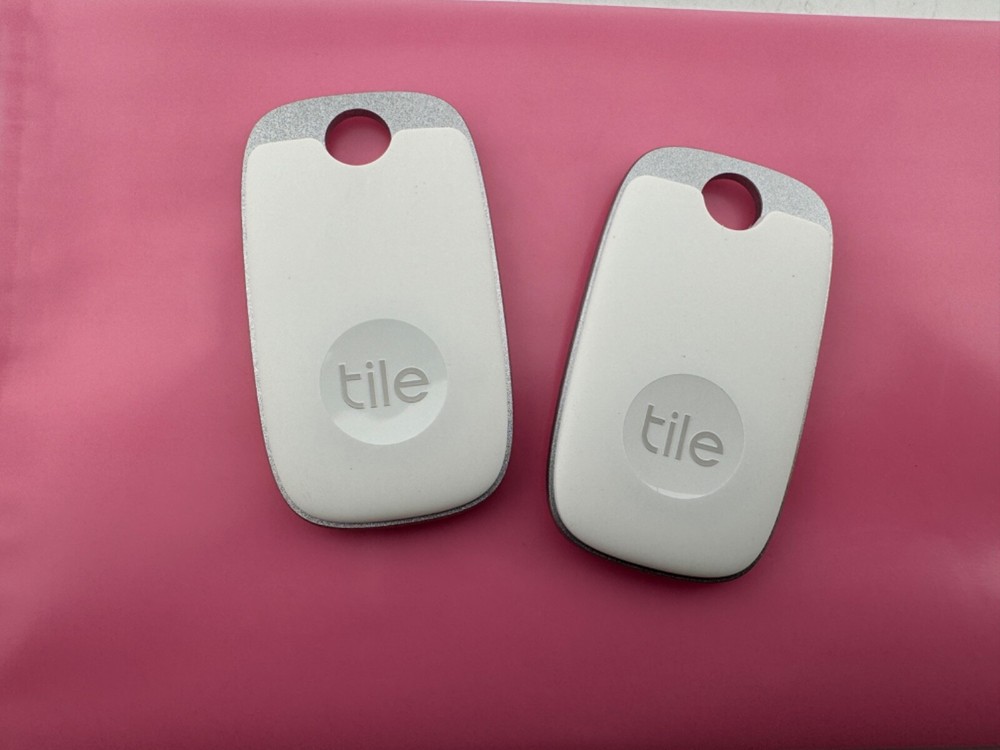 [2-PACK] TILE PRO (WHITE) 2022 BLUETOOTH TRACKER FINDER - [RE-43001] - [USED]