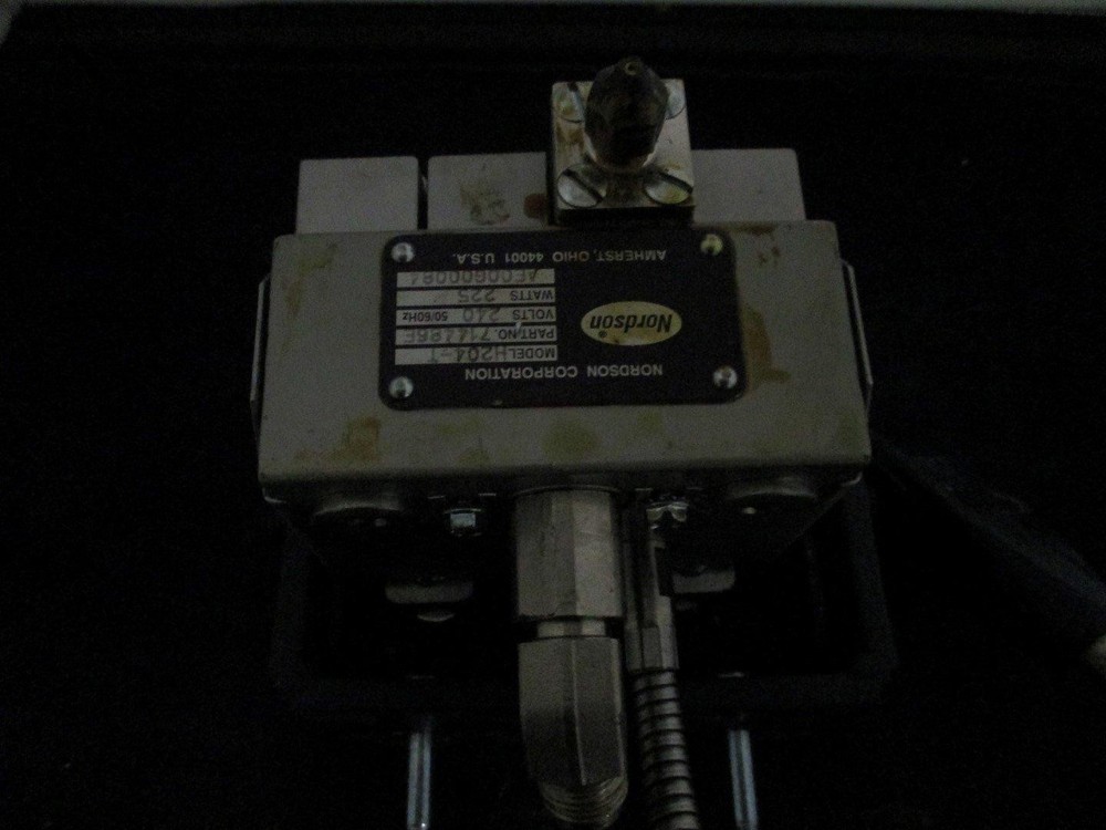 Nordson 714486E Hot Melt Applicator Head