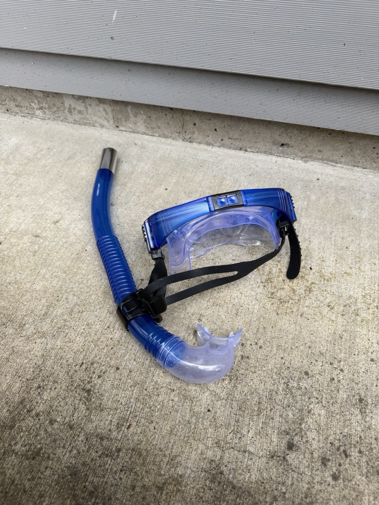 Snorkel And Goggle Set