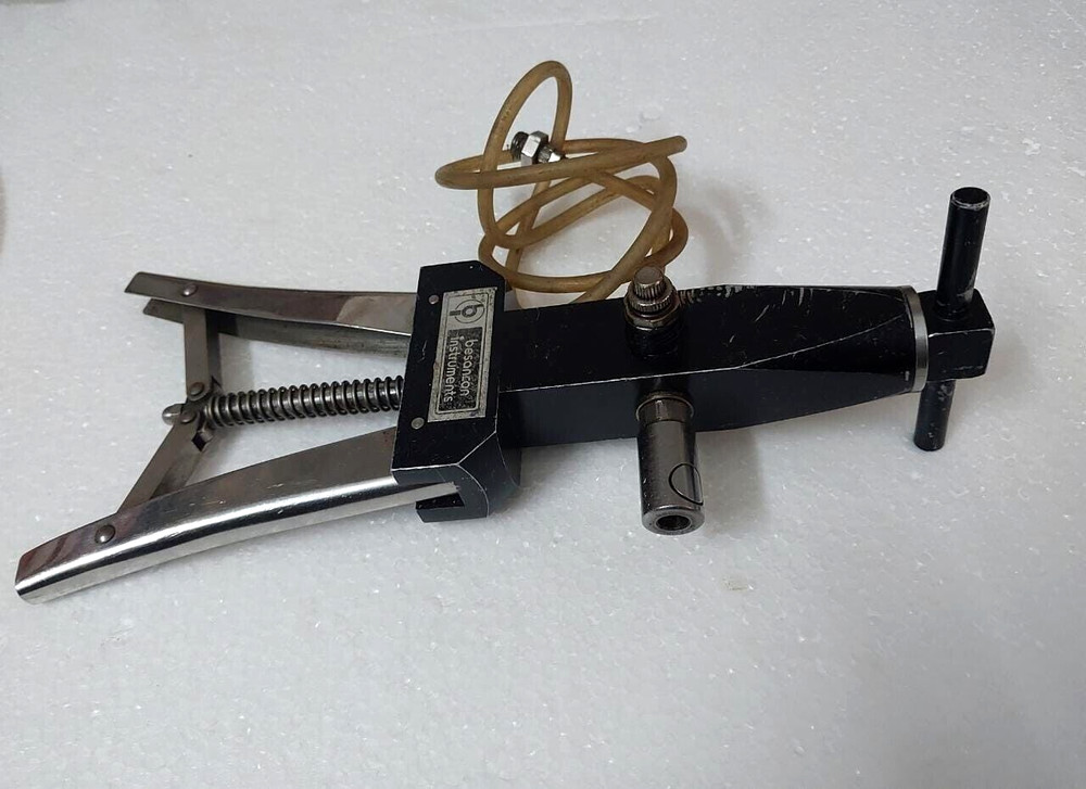 Besancon instruments Hand held test pump Pressure calibrator