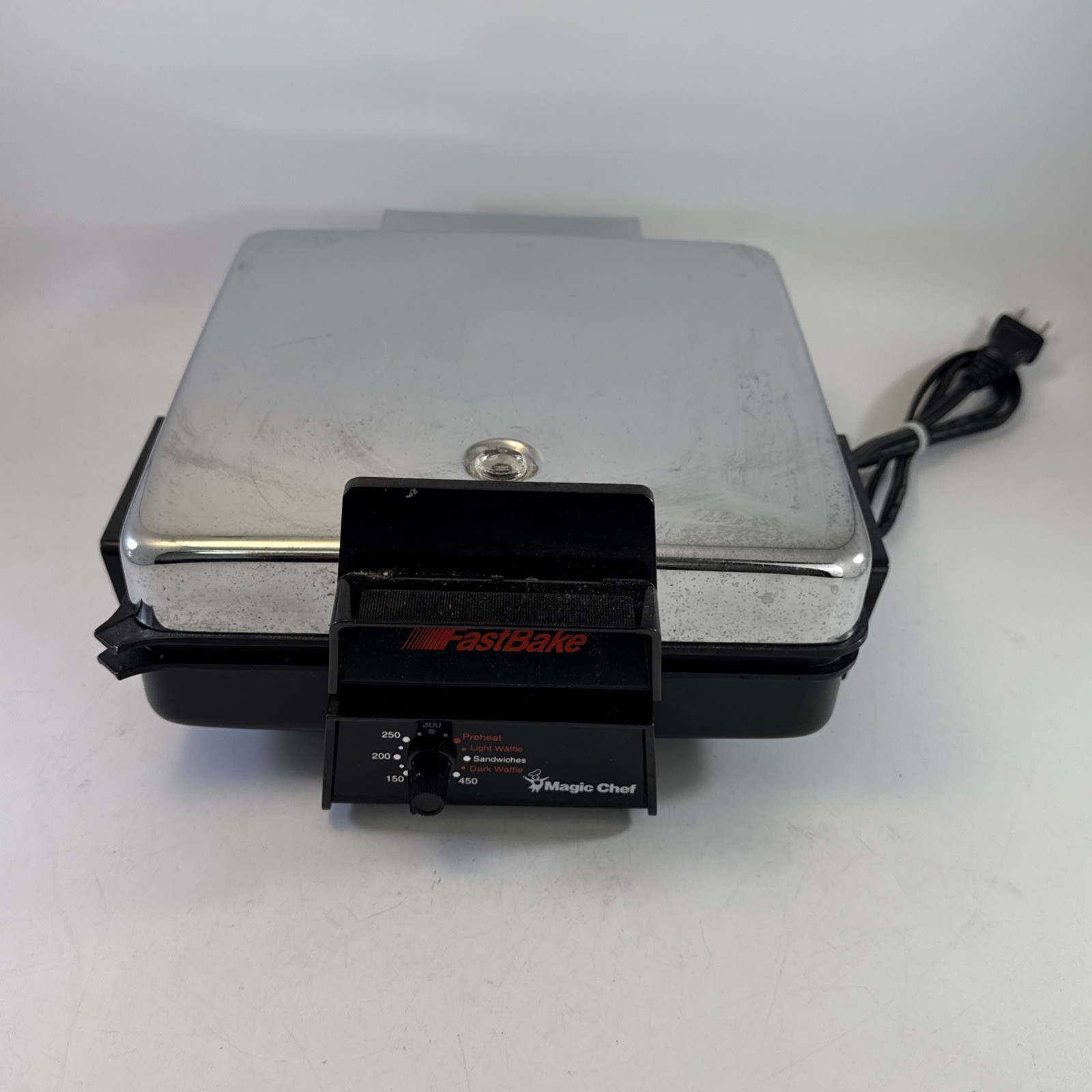 Magic Chef FastBake Waffle Maker M420 4 Square Style Adjustable Temp Iron