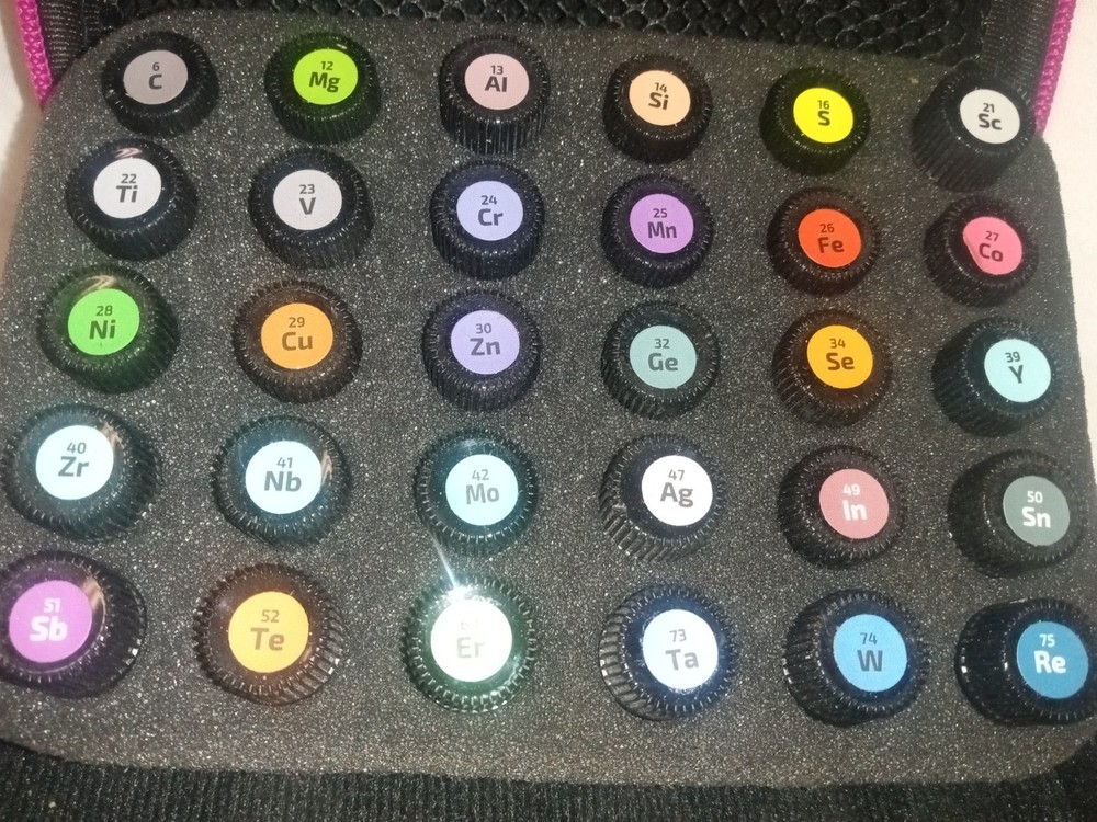 Periodic Table Elements Set 32 Samples Labeled Glass Vials including gram gold
