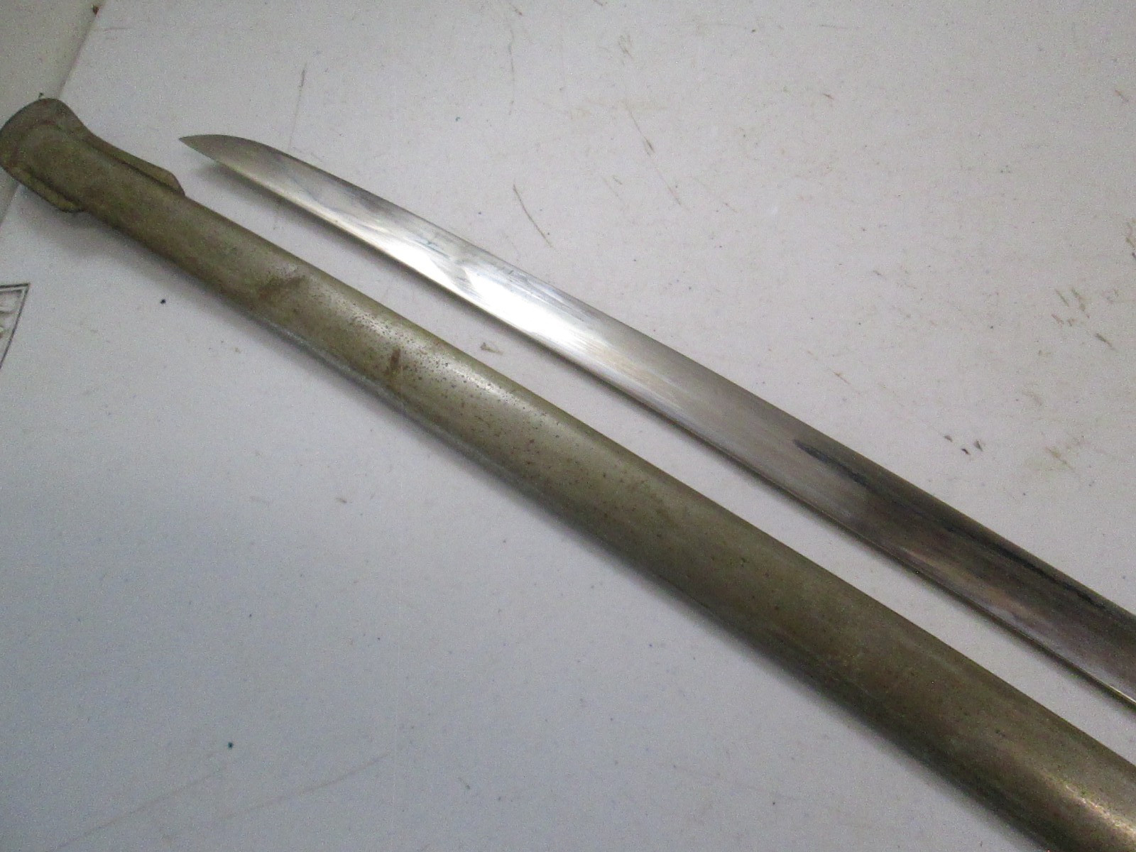 WWII JAPANESE OFFICERS PARADE SWORD WITH SCABBARD & FAMILY CREST MON LONG #L46