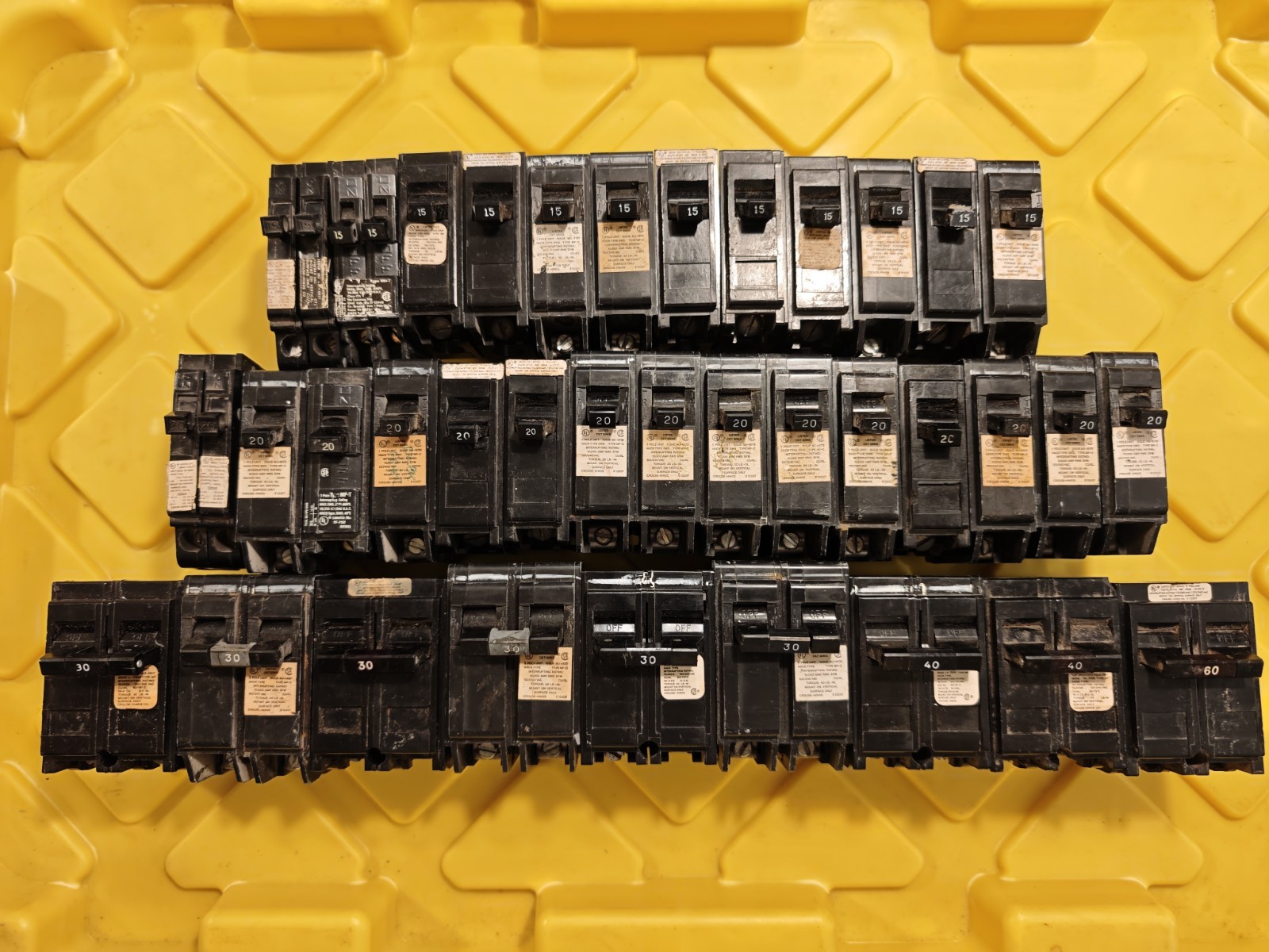 LOT of 38 MURRAY/CROUSE-HINDS CIRCUIT BREAKERS