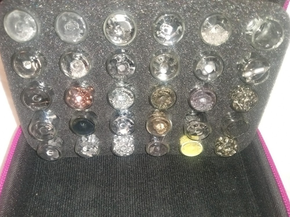 Periodic Table Elements Set 32 Samples Labeled Glass Vials including gram gold
