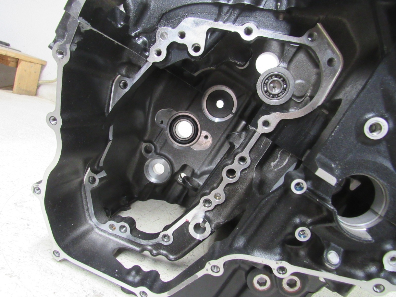 KAWASAKI NINJA ZH2 H2 ZR1000 ENGINE CASES CRANK CASE STOCK OEM #GZ27