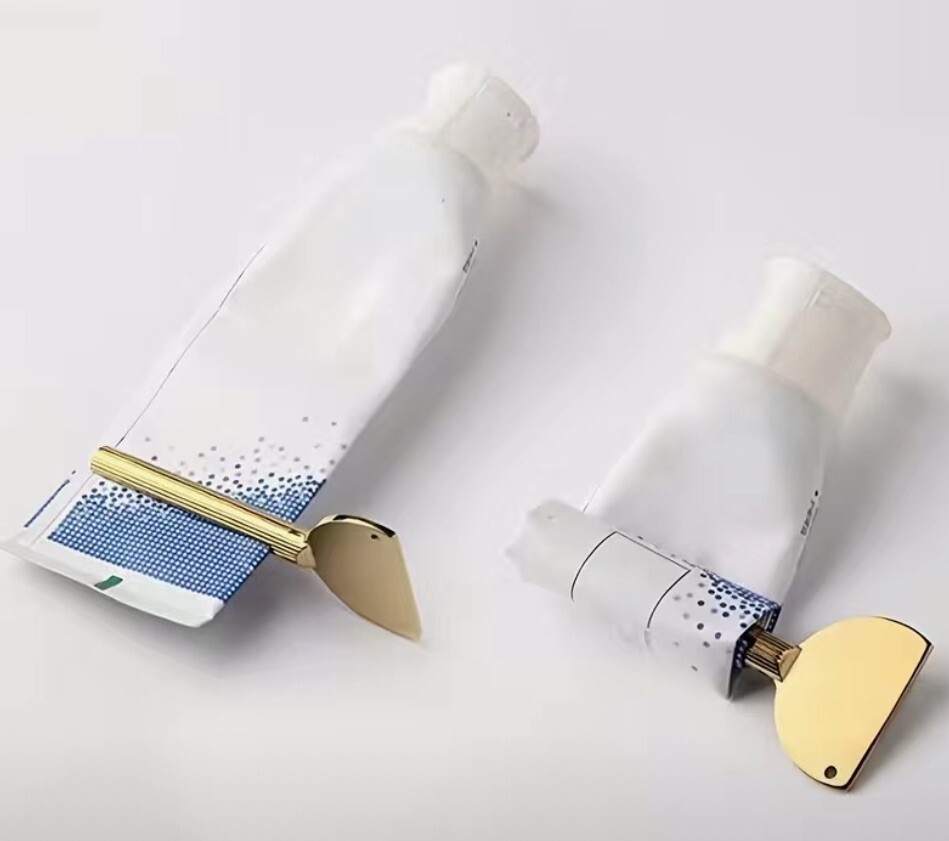 NWT~ Toothpaste Squeezer Cosmetic Toothepaste Squeezer