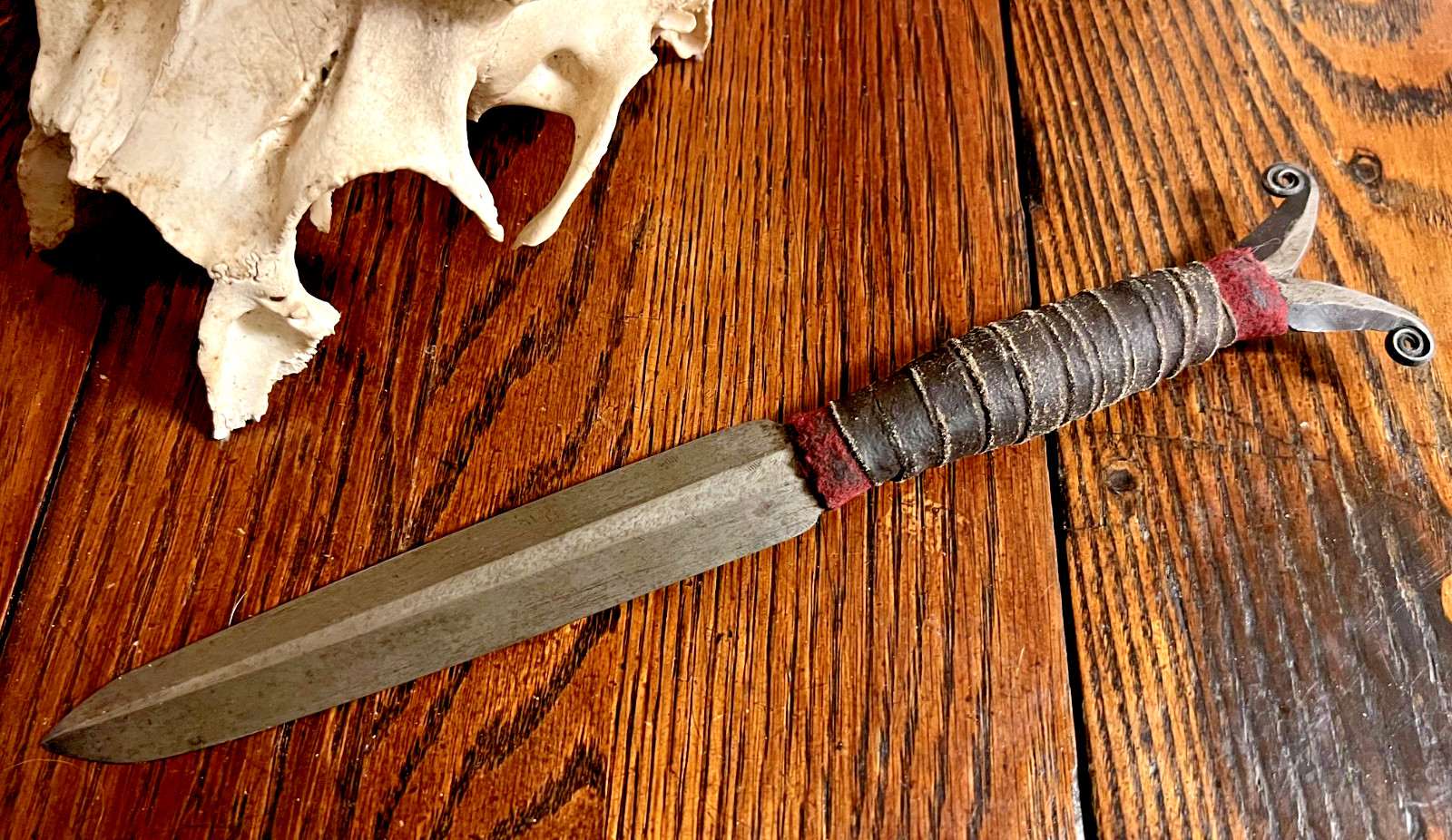 Old Northwest Coast DOUBLE VOLUTE KNIFE Native American Athabaskan 11 3/8"