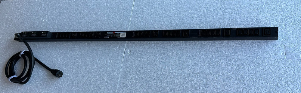 Panduit 8-Outlet Vertical Power Strip Rack-Mountable