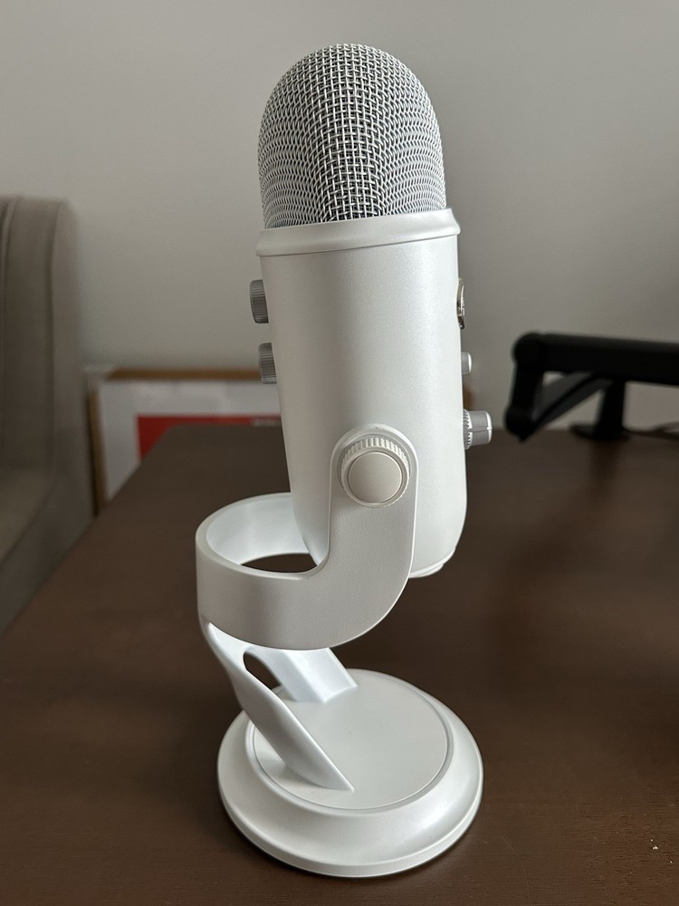 Blue Yeti USB Mic White Mist