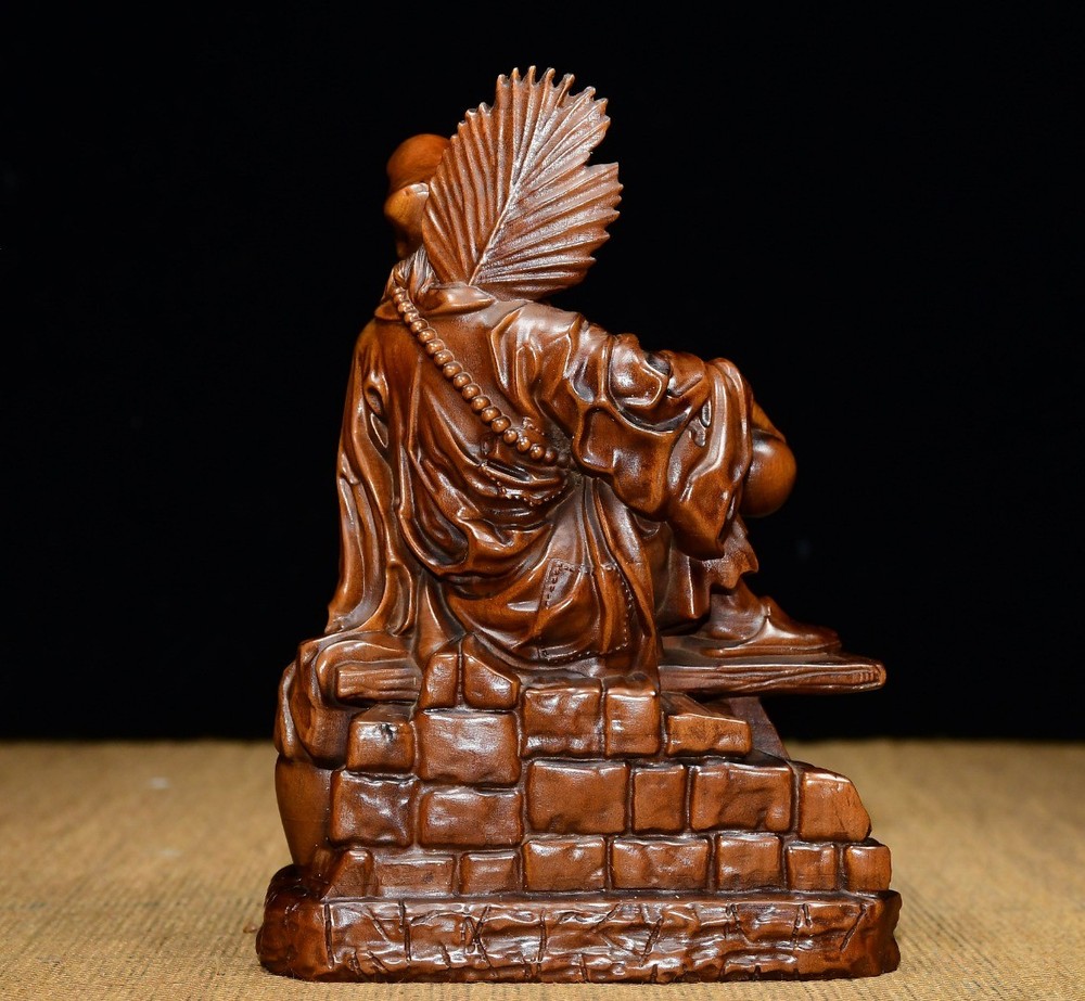 Treasured Small Leaf Boxwood Jigong Ornament