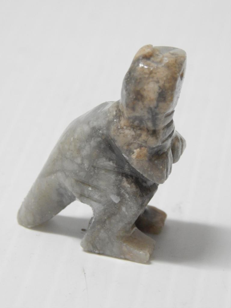 VINTAGE ZUNI INDIAN MINIATURE STONE SARCOSAURUS DINOSAUR FETISH INLAYED EYES