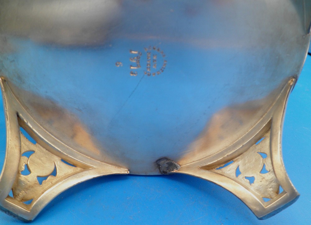 WM Rogers Silver Plate Lidded Coffee Pot