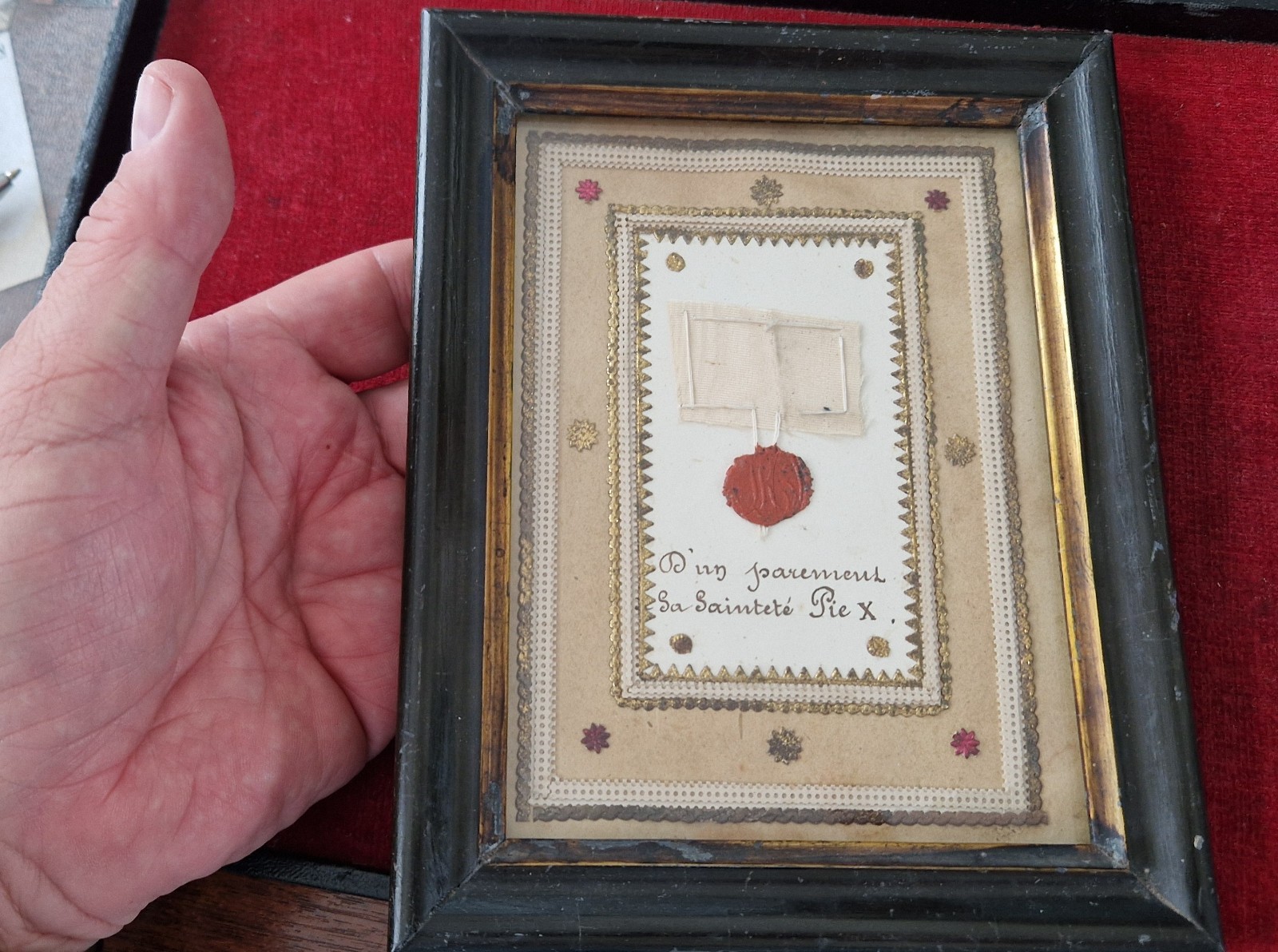 E012) Reliquary frame Large piece of Garment of Pope Pius X - sealed