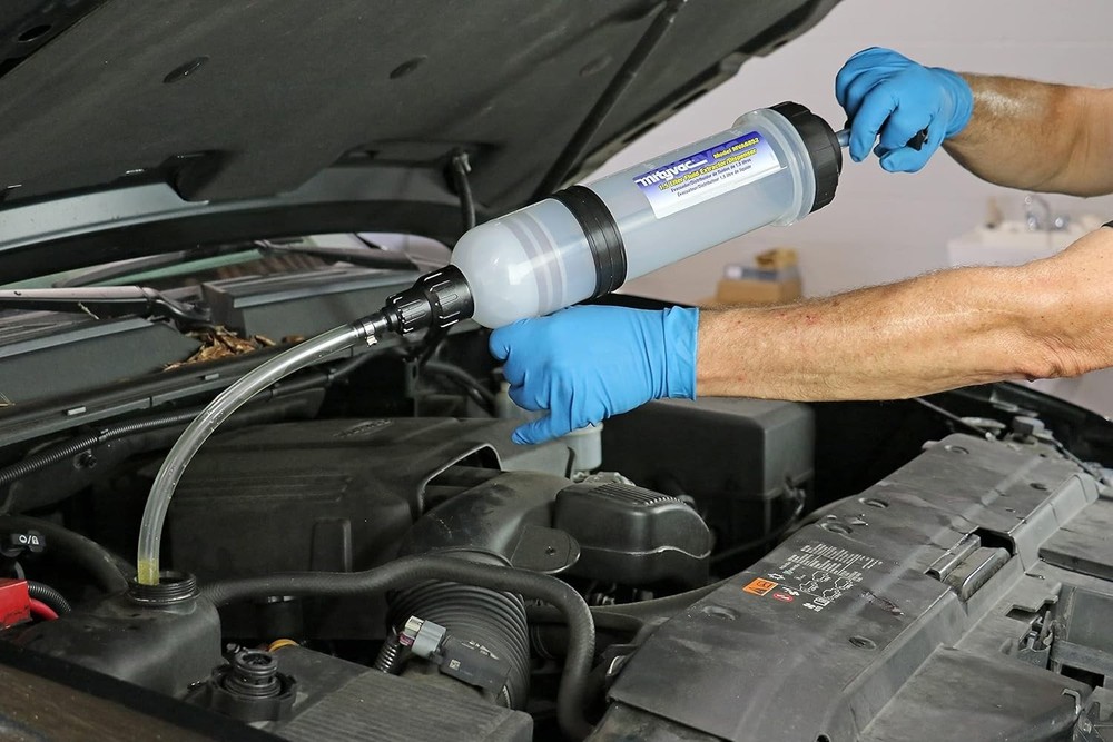 High-Capacity Fluid Dispensing Syringe with Precision Control & Versatile Use