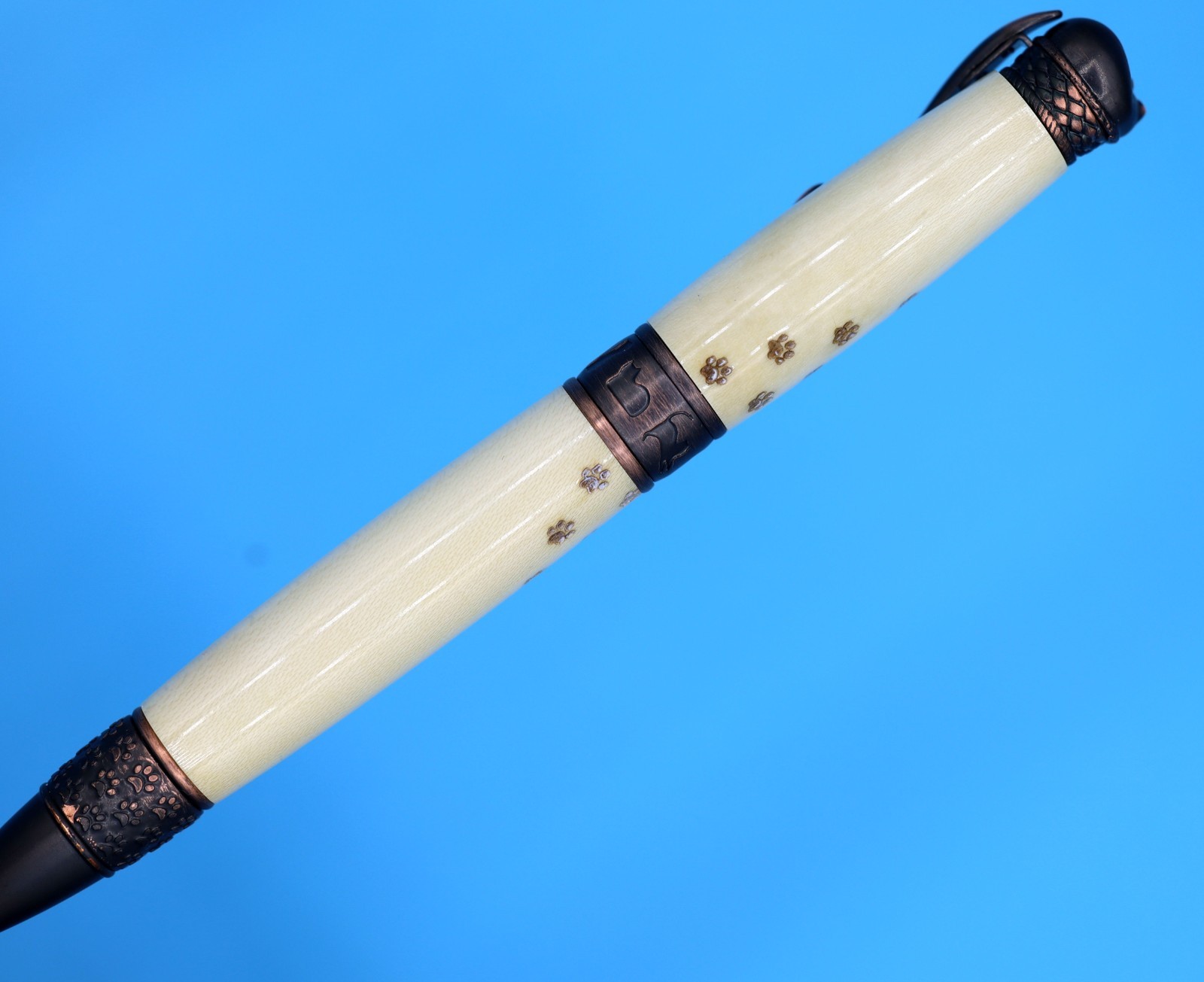 Handmade Holly Wood Cat Paw Ballpoint Pen – Twist Pen with Crafted Cat Paw Trail