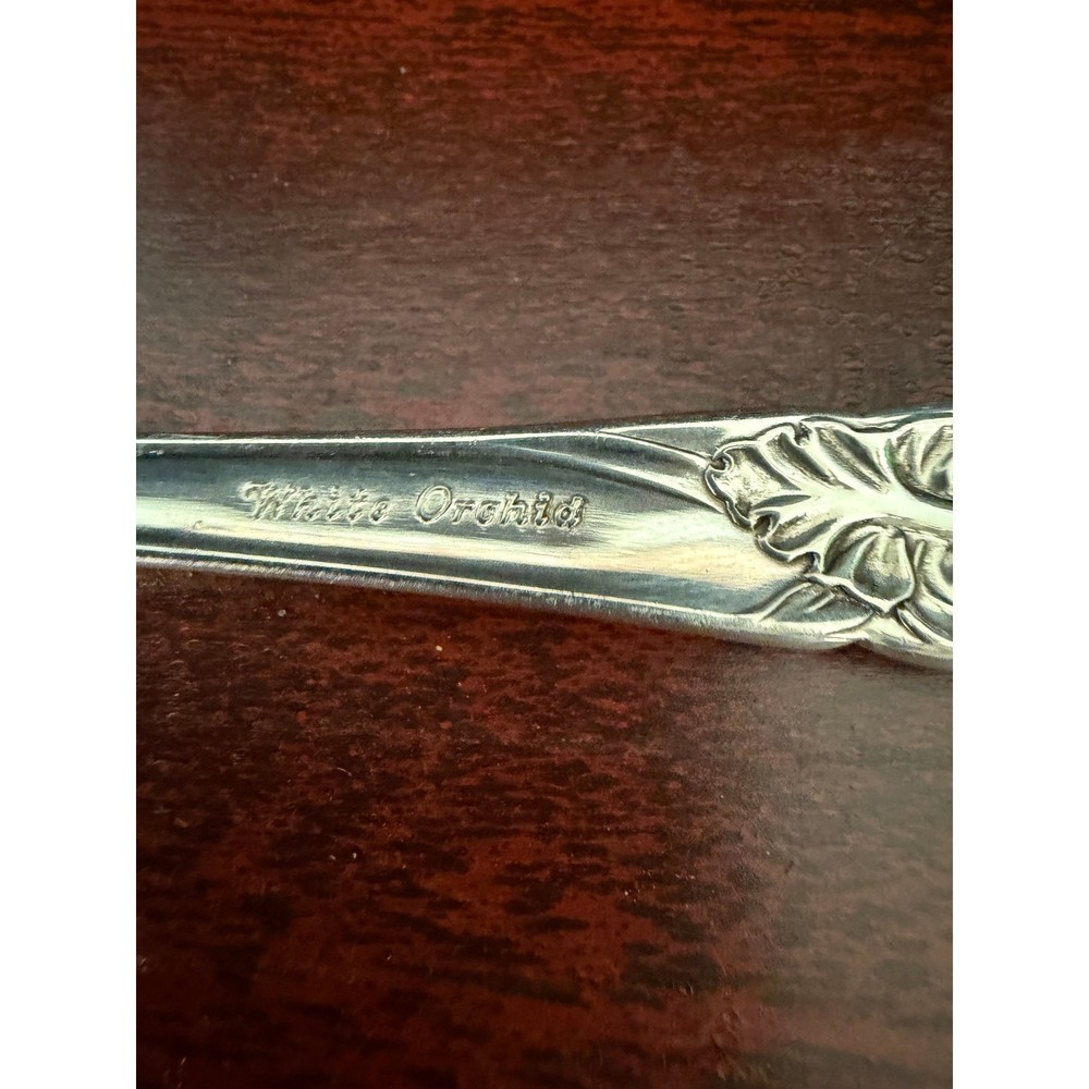Community Oneida White Orchid Silverplate Flateware Cmplete service for 8 plus