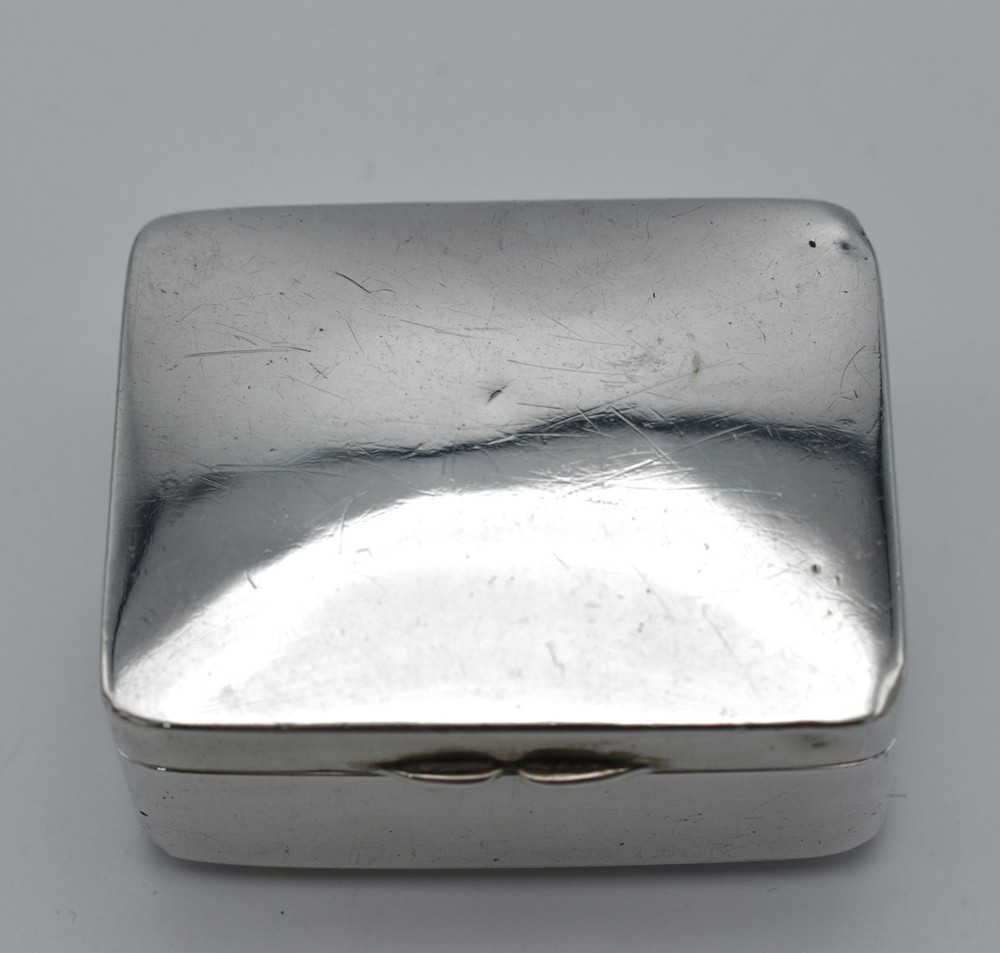Vintage Solid Silver Pill Box Snuff Box Heavy Gilded Interior