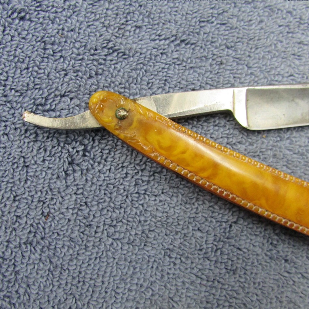Straight Razor: Clauss Fremont, O