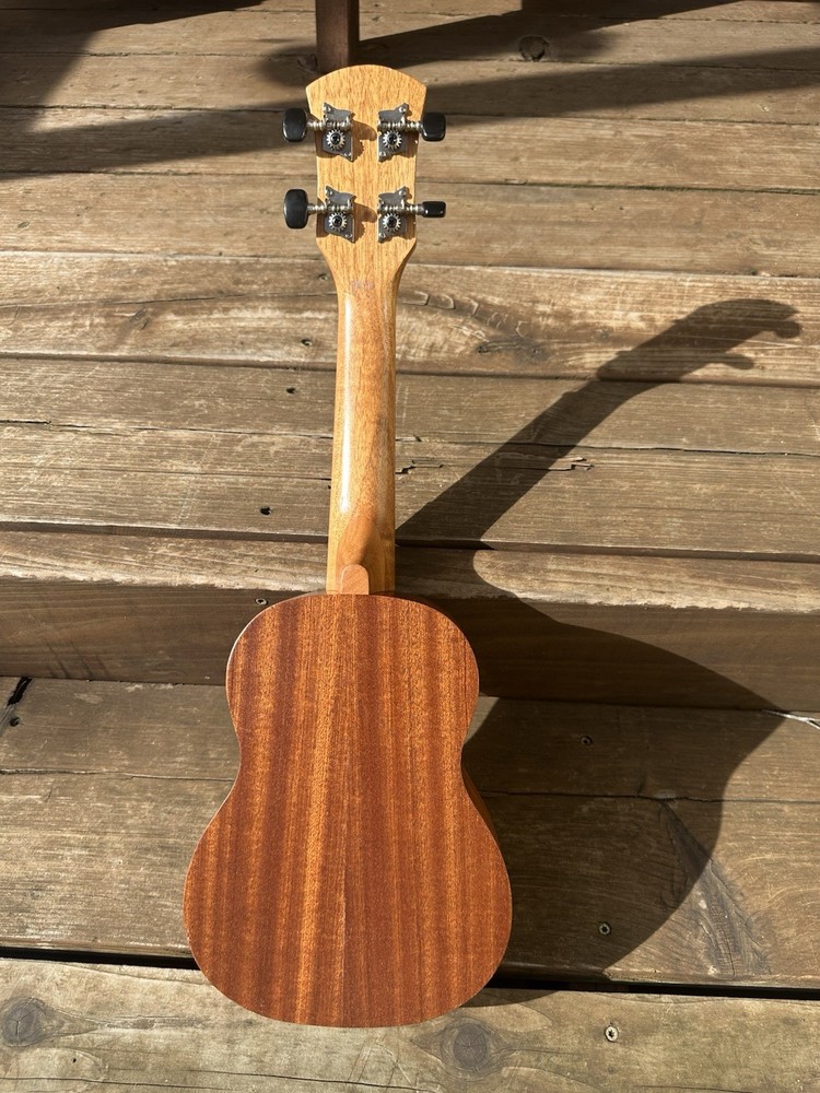 aNueNue Ugoo (rabbit logo) Ukulele!!
