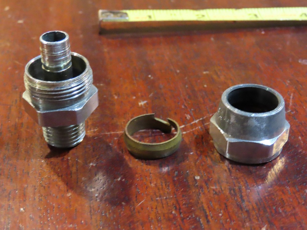 Binks 9/32 ID Hose Connection, Spray Paint Fitting