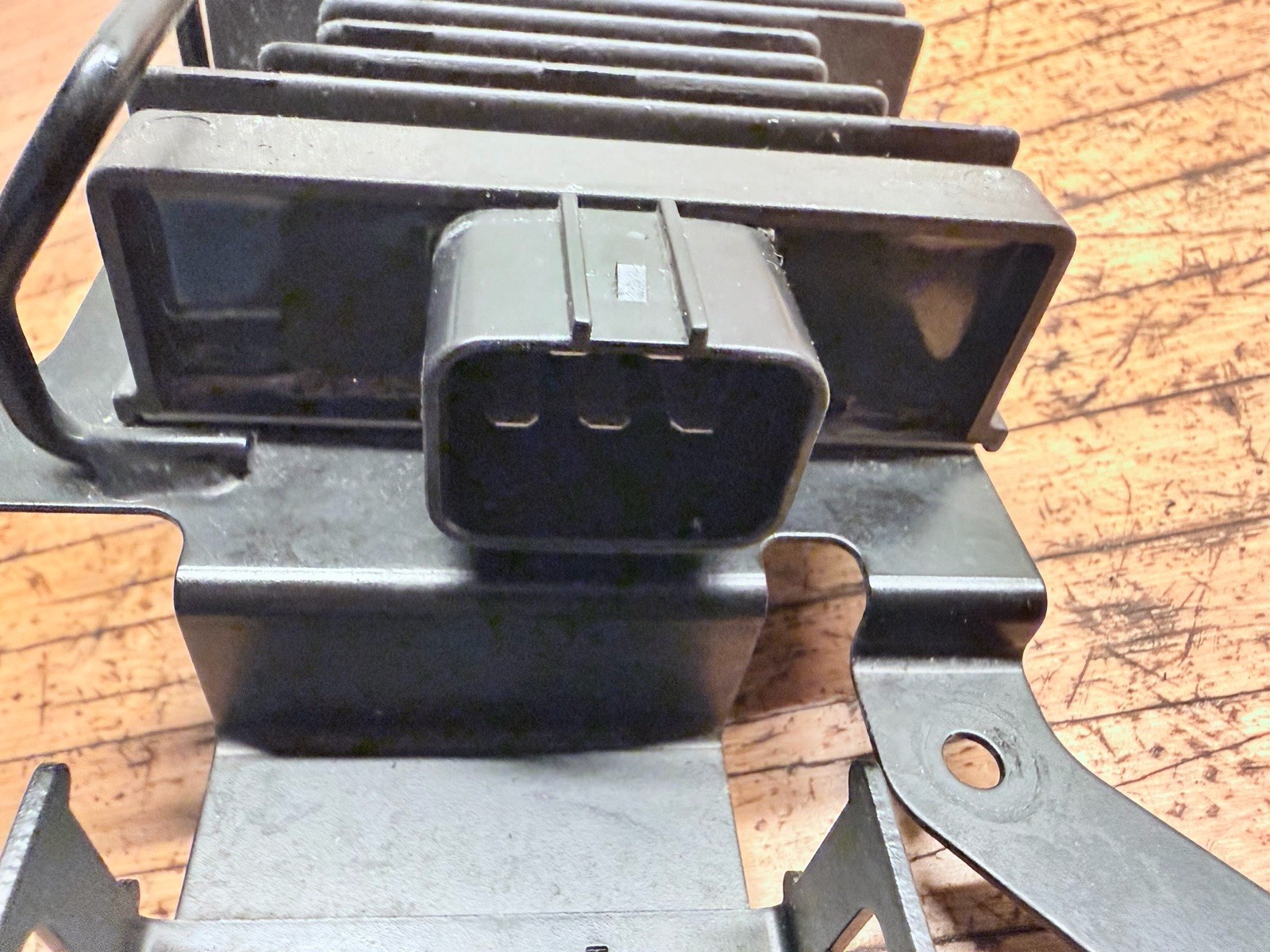 19-23 KAWASAKI NINJA ZX6R 636 RECTIFIER OEM VOLTAGE REGULATOR OEM WITH BRACKET