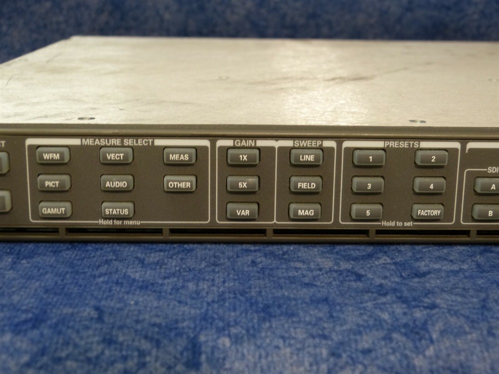 Tektronix WVR 7020 Multi-Standard Multi-Format Waveform Rasterizer (SH-13)