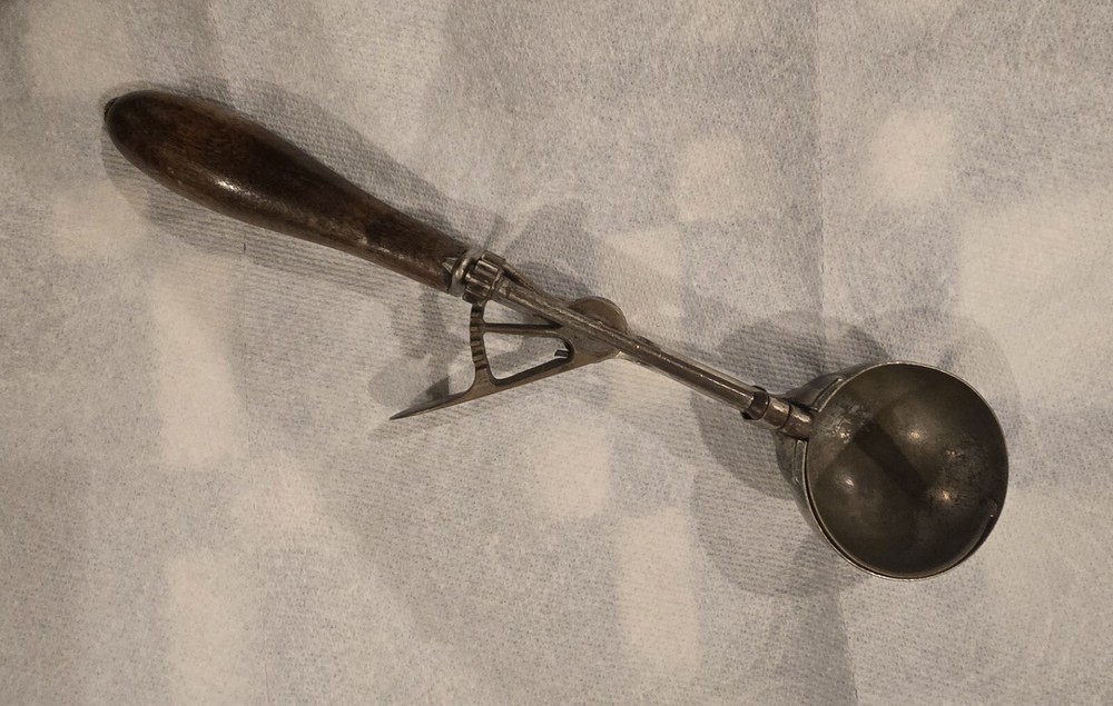 2 Vintage Ice Cream Scoops both working