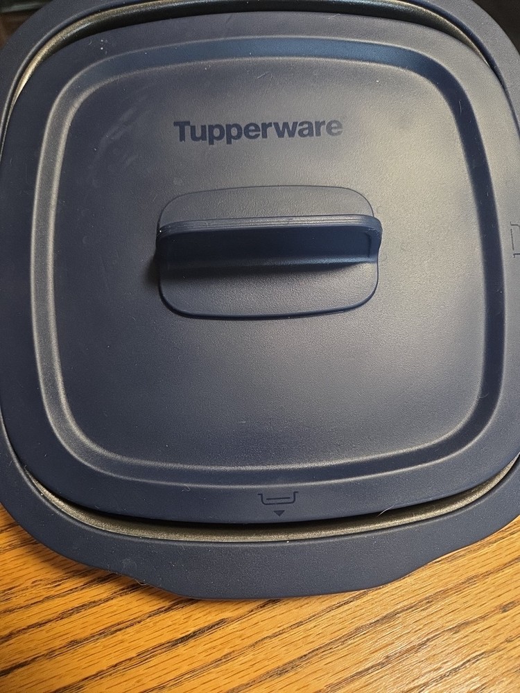 Tupperware MicroPro Series Base & Lid 8270C Micro Pro Microwave NON-STICK