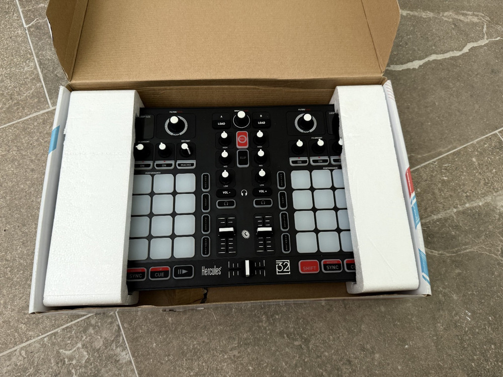 Hercules P32 Advanced DJ Controller with High Performance Pads DJCONTROL-P32