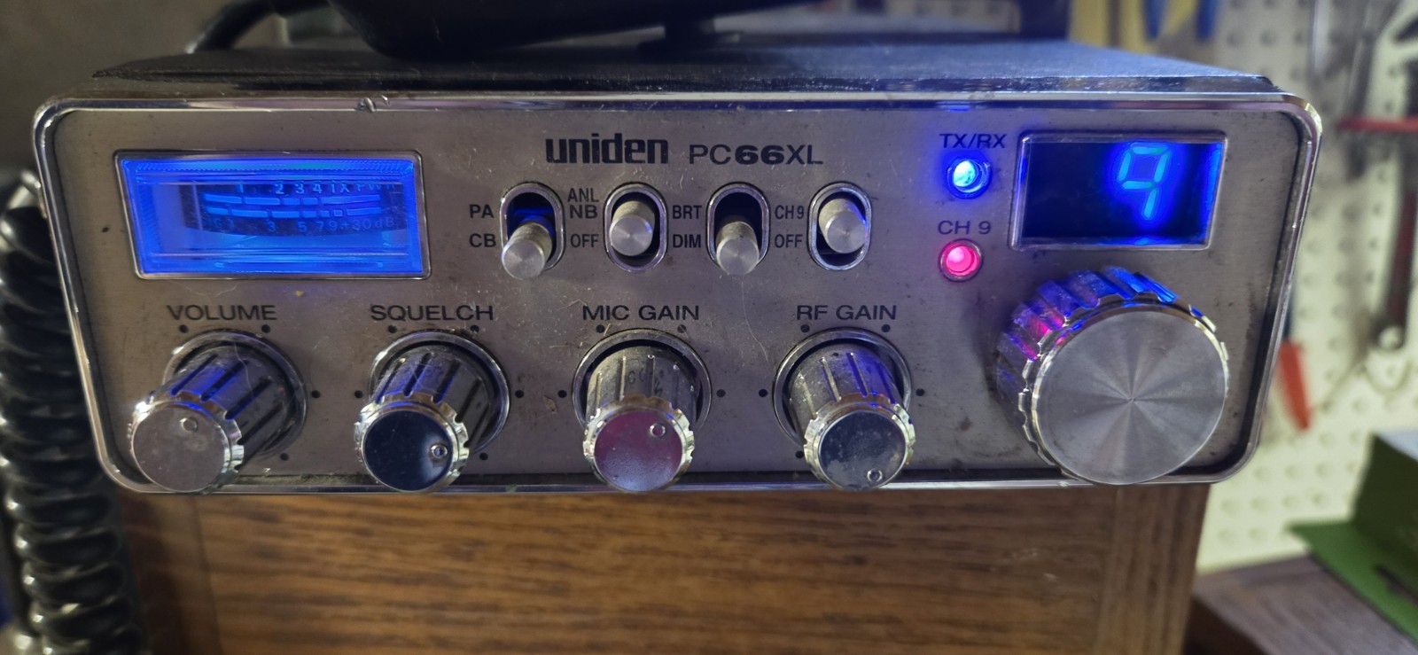 Uniden PC66XL 40-Channel CB Radio Mic and power cord & bracket