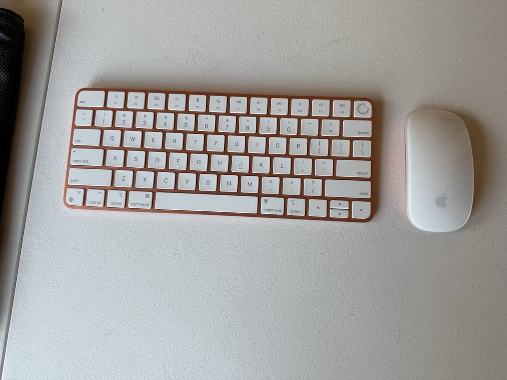 Apple Magic Keyboard & Magic Mouse