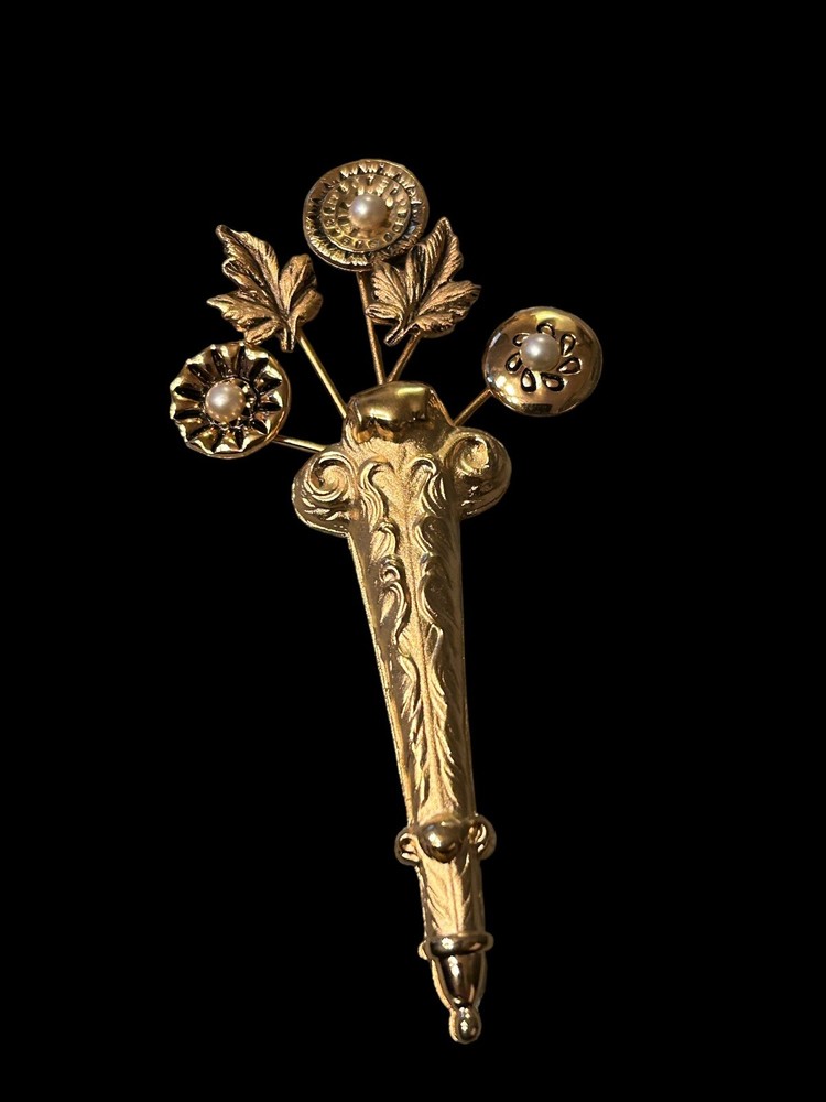 Gorgeous statement Floral Brooch