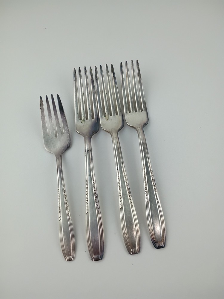 Harmony House Silverplate Serenade Dinner 3 Forks ~ 1 Salad Fork ~ Silverware