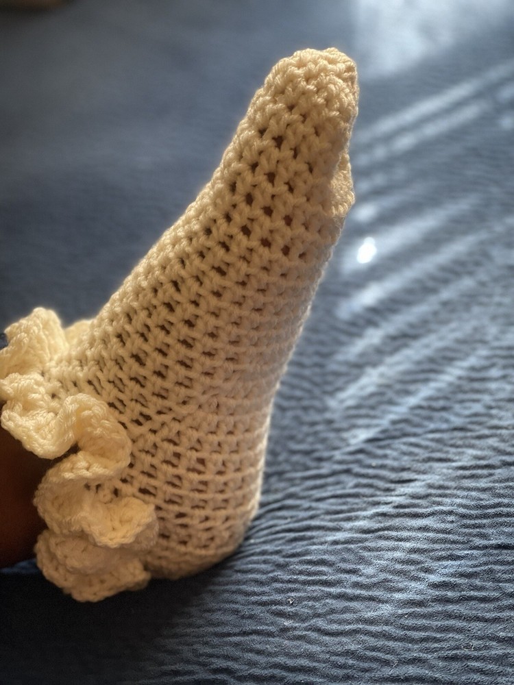 Ruffled Mesh Slipper Socks