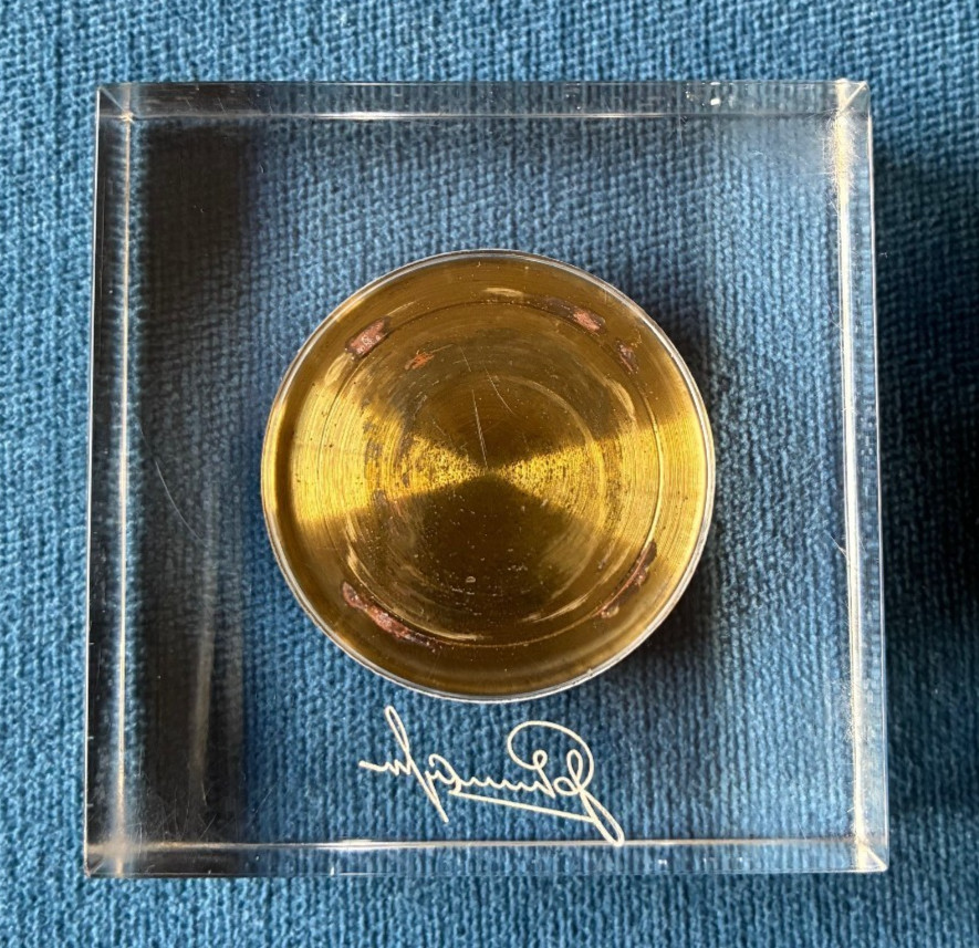 Magnetic compass in plexiglass